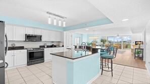 Kühlschrank, Mikrowelle, Ofen, Geschirrspüler