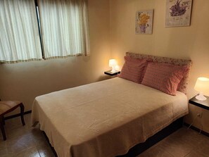 2 chambres, fer et planche à repasser, accès Internet, draps fournis