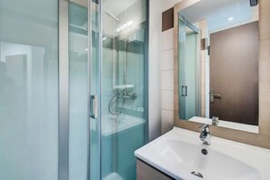 Cots/infant beds - Résidence Vacancéole - Privilège (Germ)