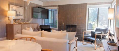 Télévision, cheminée