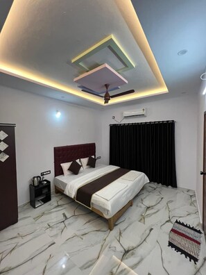 Premium Cottage | Desk, free WiFi - Blue Marlin Nest (Varkala)