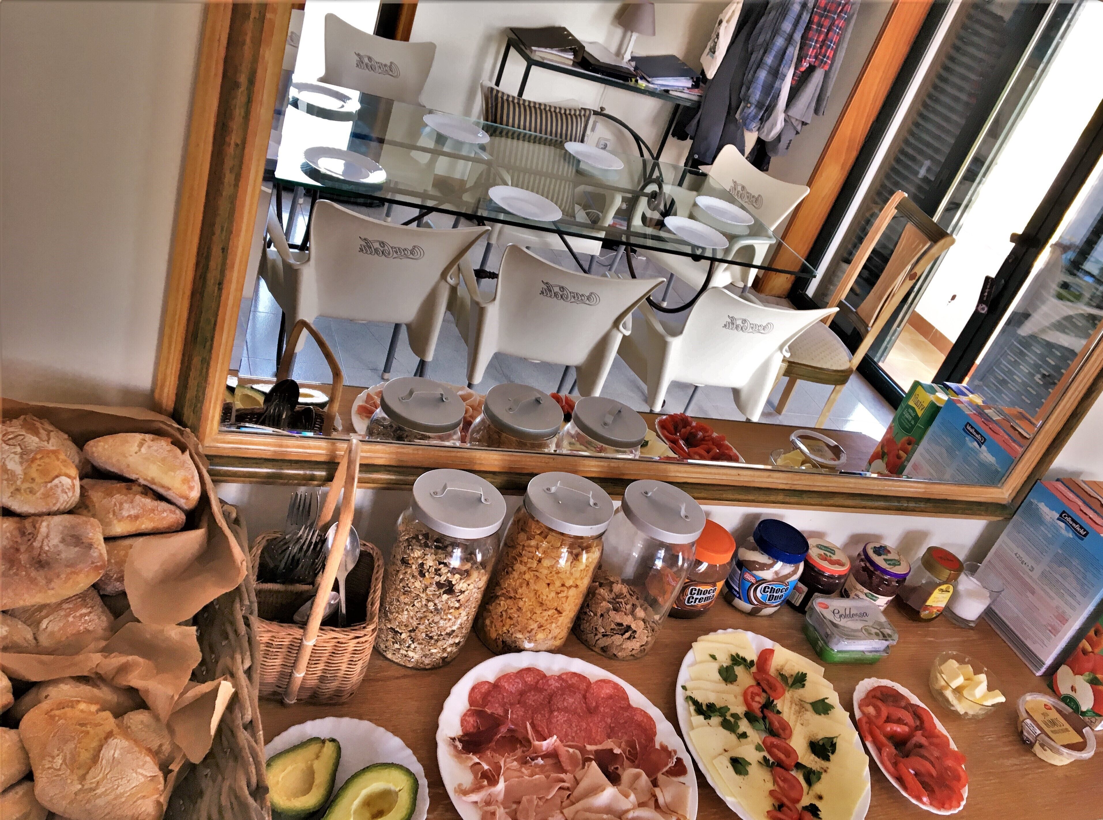 Café da manhã com buffet grátis todos os dias