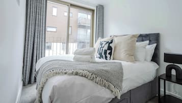 4 bedrooms, desk, iron/ironing board, WiFi