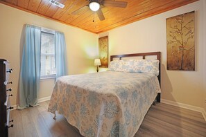 2 bedrooms, iron/ironing board, travel cot, free WiFi