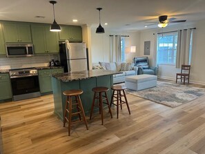 House | Private kitchen - Friendly Home Near Downtown UL - Fenced Yard (Lafayette)