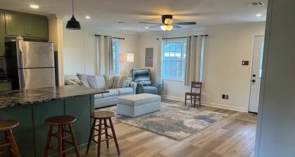 Friendly Home Near Downtown UL - Fenced Yard