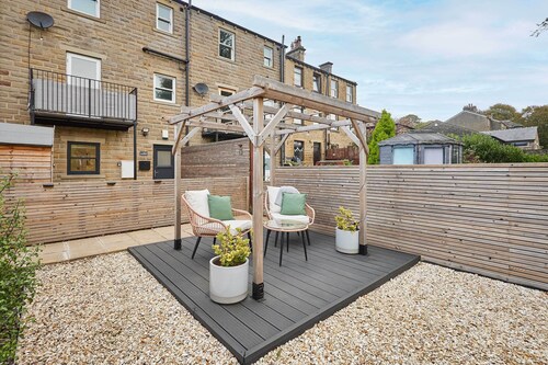 Host Stay Holmfirth Hideaway