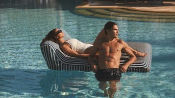 2 albercas al aire libre