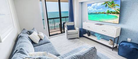 Smart TV, libros y videoteca