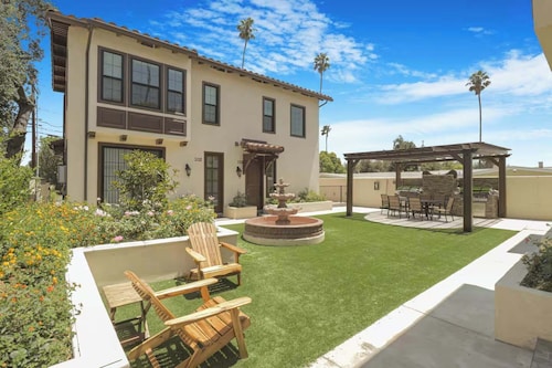 Stylish Pasadena Stay Near Old Town Rose Bowl