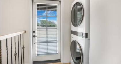 Newly Built Pasadena Retreat Parking Great Location