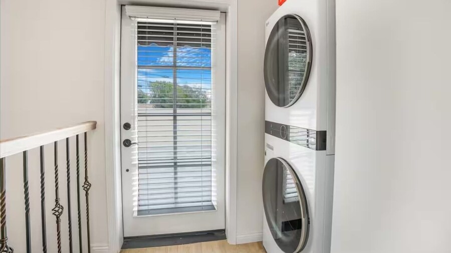 Newly Built Pasadena Retreat Parking Great Location