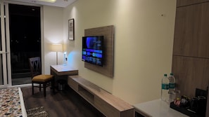 Desk, laptop workspace, free WiFi