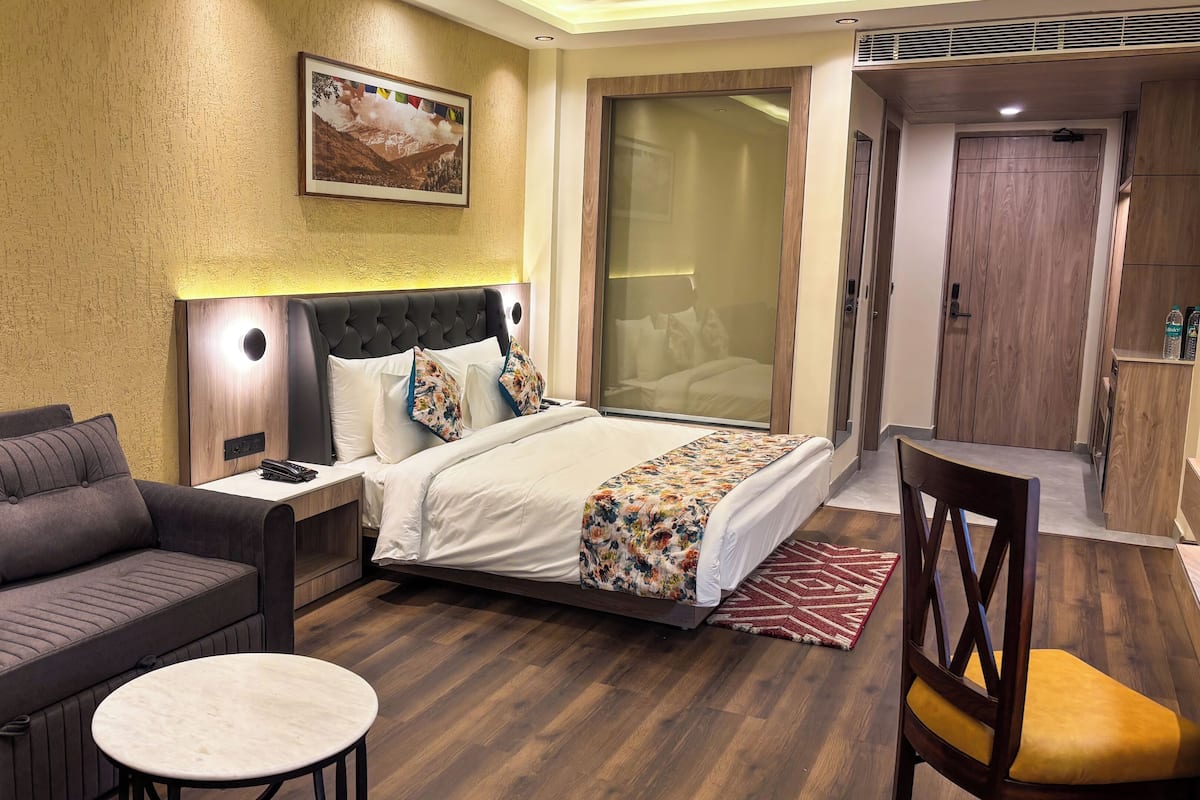 Executive Double Room, Mountain View | Desk, laptop workspace, free WiFi