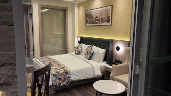 Desk, laptop workspace, free WiFi