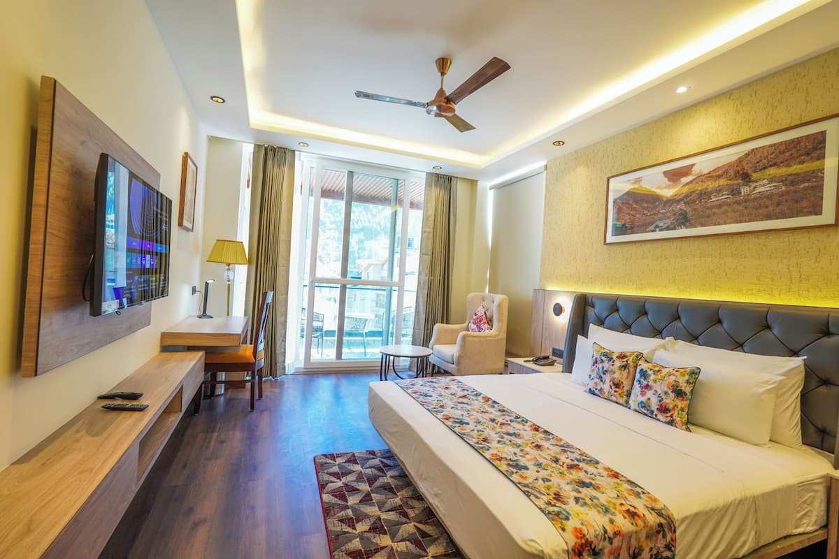 Suite | Schreibtisch, laptopgeeigneter Arbeitsplatz, kostenloses WLAN