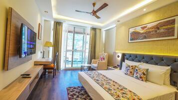 Escritorio, espacio para trabajar con laptop y wifi gratis