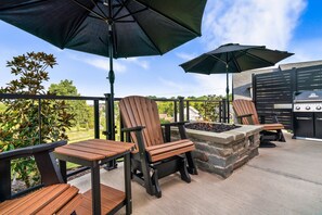 Terrace/patio - Luxury Townhome-Fireplace-Private Patio w/Firepit (Sevierville)