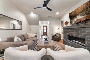 Télévision, cheminée