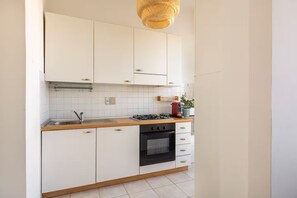 Mikrowelle, Ofen, Herdplatte, Geschirrspüler