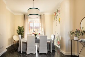 Dining - Bright penthouse apartment for friends and families (Firenze)
