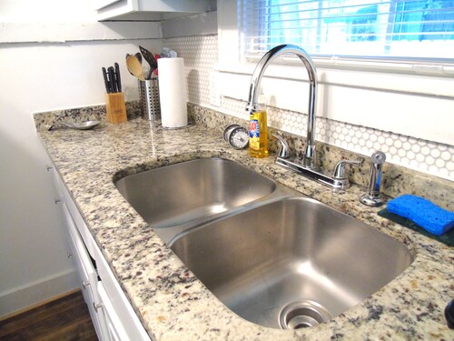 NEW! Cozy 2 bedroom house in North Charleston - 10 mins. to Downtown Charleston!