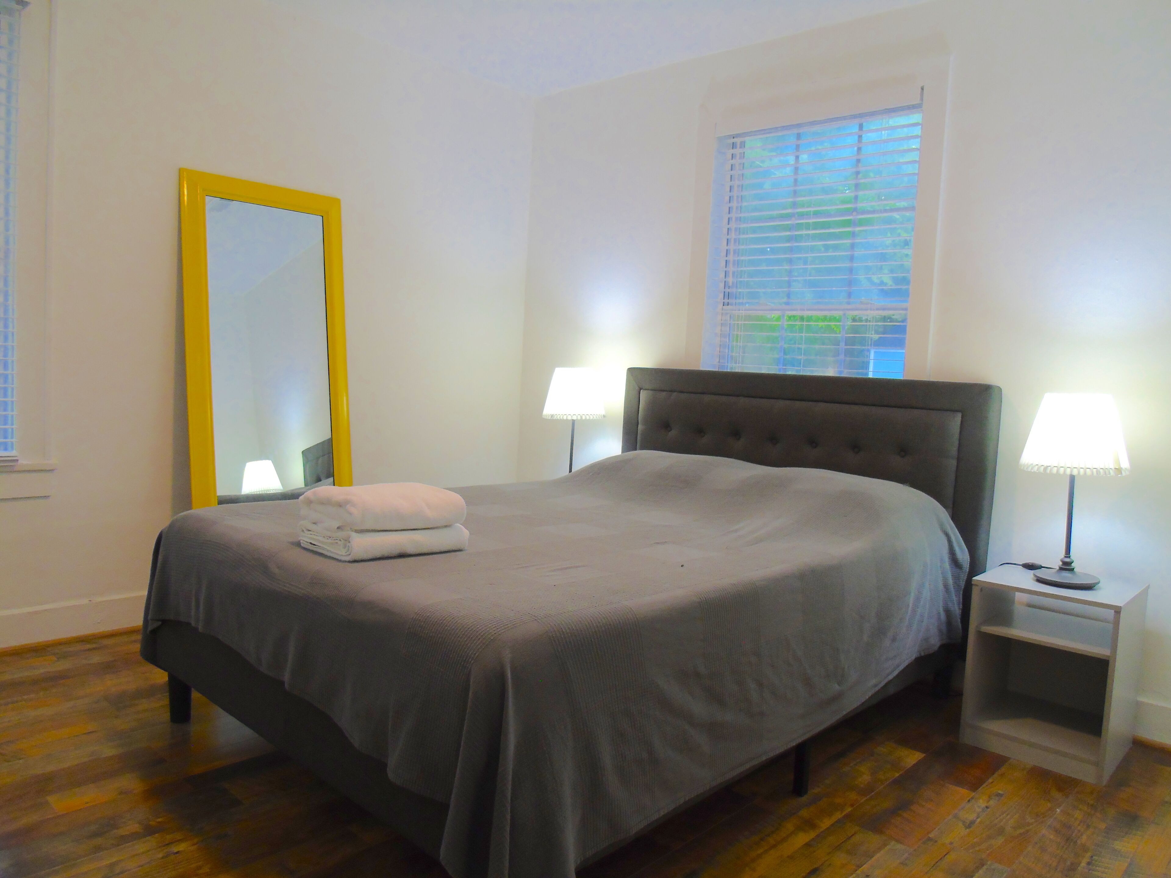 2 habitaciones, escritorio, wifi gratis y ropa de cama 