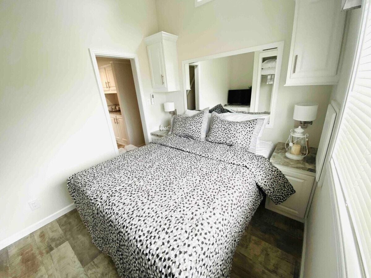 Een laptopwerkplek, verduisterende gordijnen, gratis wifi