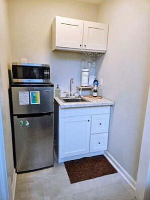 Microwave, coffee/tea maker, toaster, cookware/dishes/utensils