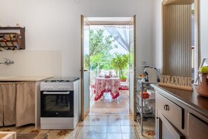 Mikrowelle, Ofen, Herdplatte, Geschirrspüler