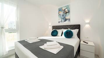 Deluxe Apartment, 2 Bedrooms, 2 Bathrooms, Pool View | In-room safe, individually decorated