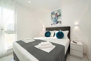 In-room safe, individually decorated - Relax apartments with private pool (Novalja)