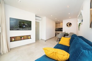 Appartement Luxe, 2 chambres, piscine privée, vue partielle sur l'océan | Coin séjour