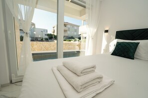 Deluxe Apartment, 2 Bedrooms, 2 Bathrooms, Pool View | In-room safe, individually decorated - Relax apartments with private pool (Novalja)