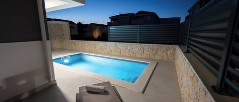 季節性室外游泳池