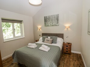 2 bedrooms, individually decorated, individually furnished, free WiFi - Dwrgi (Llanybydder)