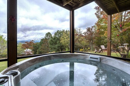 New Listing-Mountain Views, Hot Tub, Fireplaces, Fire Pit