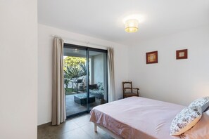 2 habitaciones, tabla de planchar con plancha, wifi y ropa de cama 