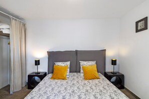2 habitaciones, tabla de planchar con plancha, wifi y ropa de cama 