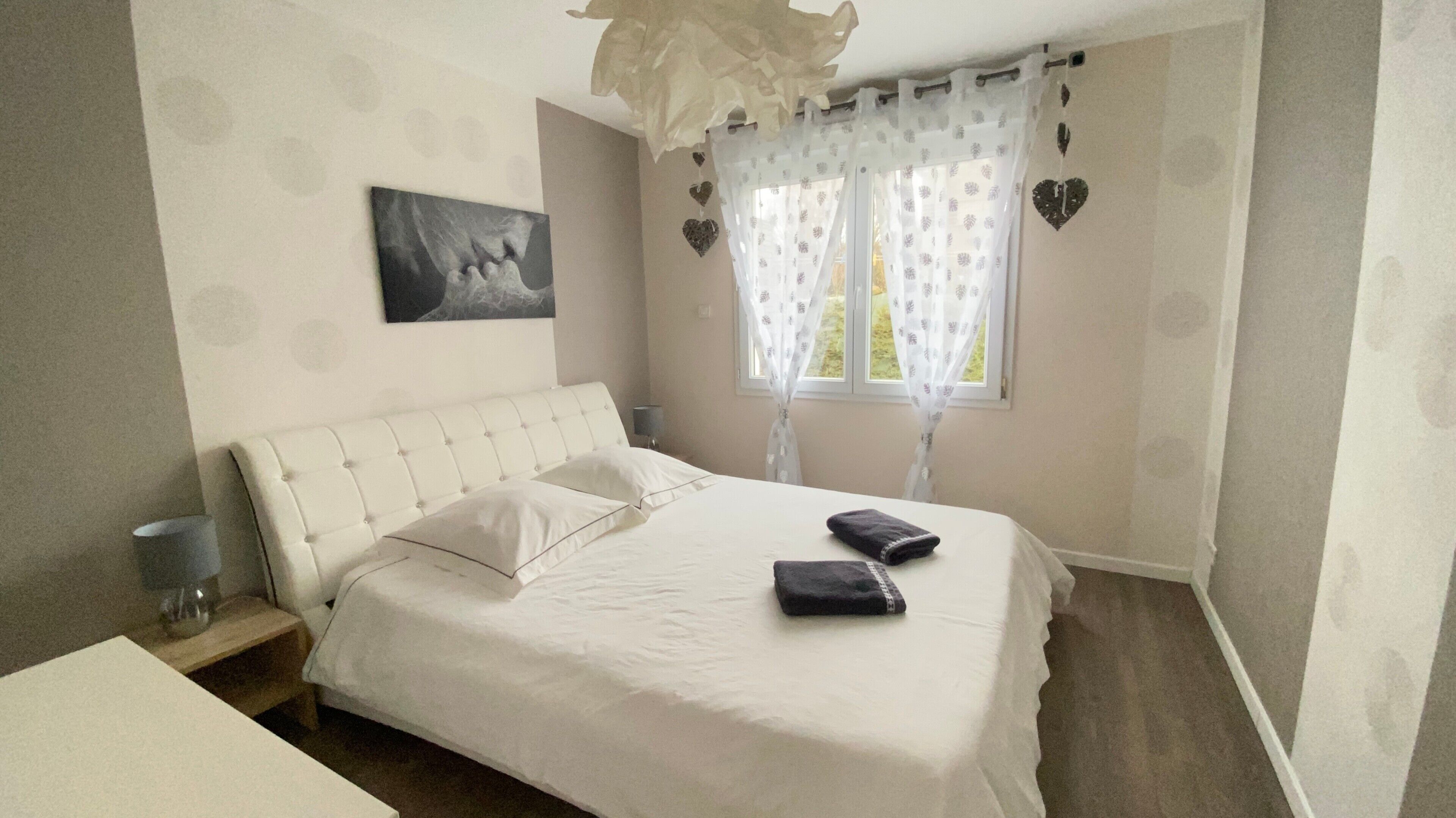 4 chambres, fer et planche à repasser, draps fournis