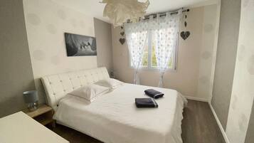 4 chambres, fer et planche Ă repasser, draps fournis