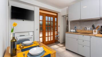 Fridge, coffee/tea maker, cookware/dishes/utensils