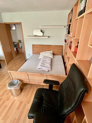 4 bedrooms, WiFi, bed sheets