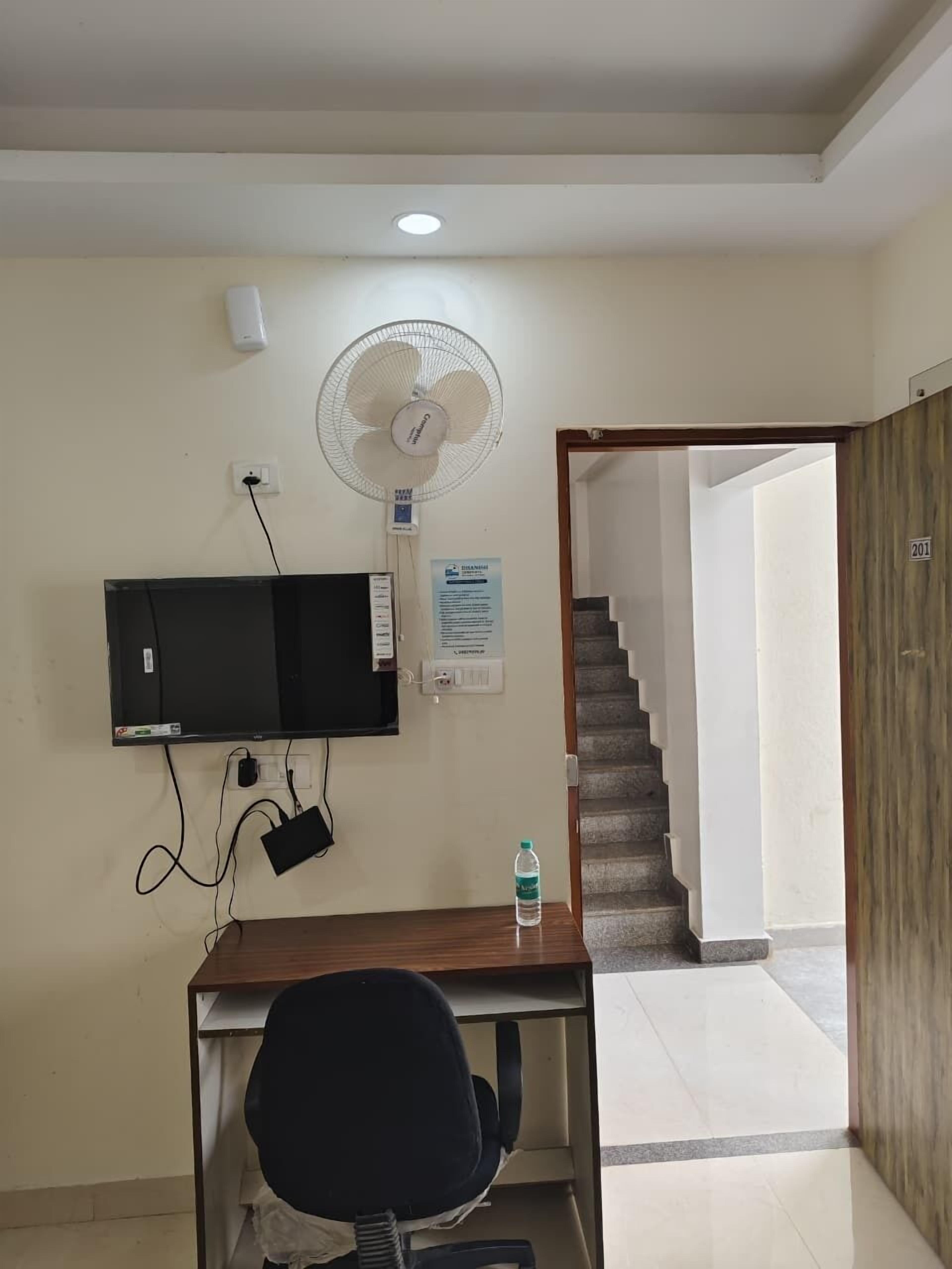 华丽双人房 | 埃及棉床单、高档床上用品、记忆海绵床垫、办公桌