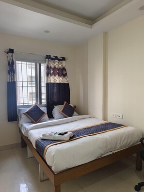 Deluxe Double Room | Desk, laptop workspace, free WiFi, bed sheets