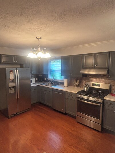 Charming 2-bedroom house in Harrisburg Close to the Shawnee National Forest !