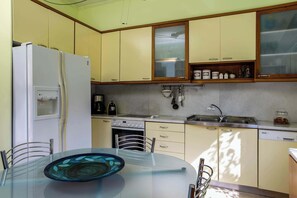 House | 4 bedrooms, Internet