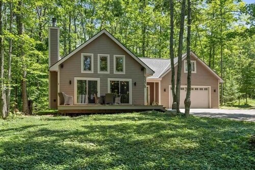 Nub's Nob / Highlands area 3-bedroom chalet in Harbor Springs -walk to Nub's Nob