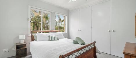 3 bedrooms, desk, iron/ironing board, WiFi