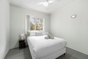 3 عدّة غرف نوم ومكتب ومكواة/لوح كي وواي فاي